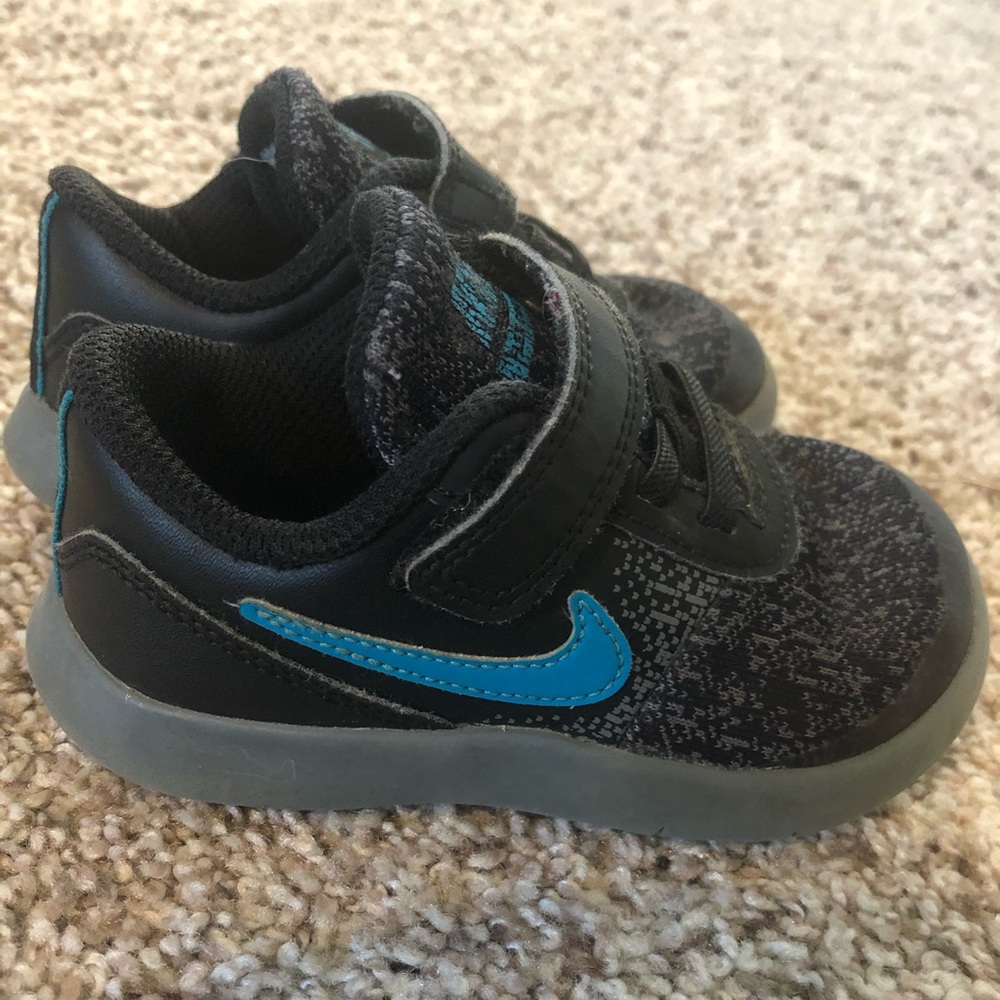 Nike sneakers 7c